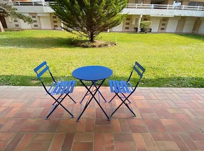 Situe Devant La 多维尔