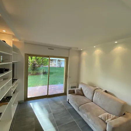 Апартаменты Situe Devant La Довиль