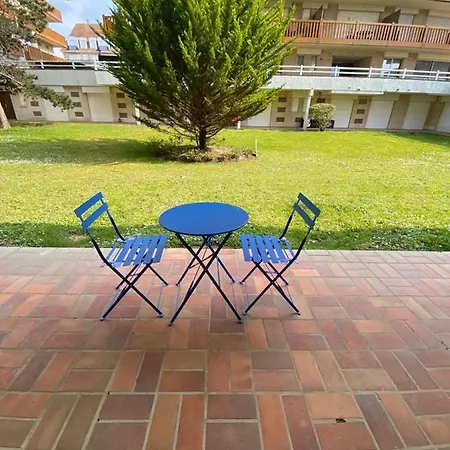 Situe Devant La Довиль